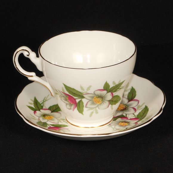 Tea cup & Saucer. REGENCY UK fine bone china with gold rim - Picture 2 of 8